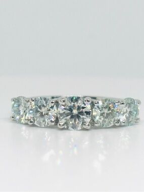 2.5ct MOISSANITE Ring size 7